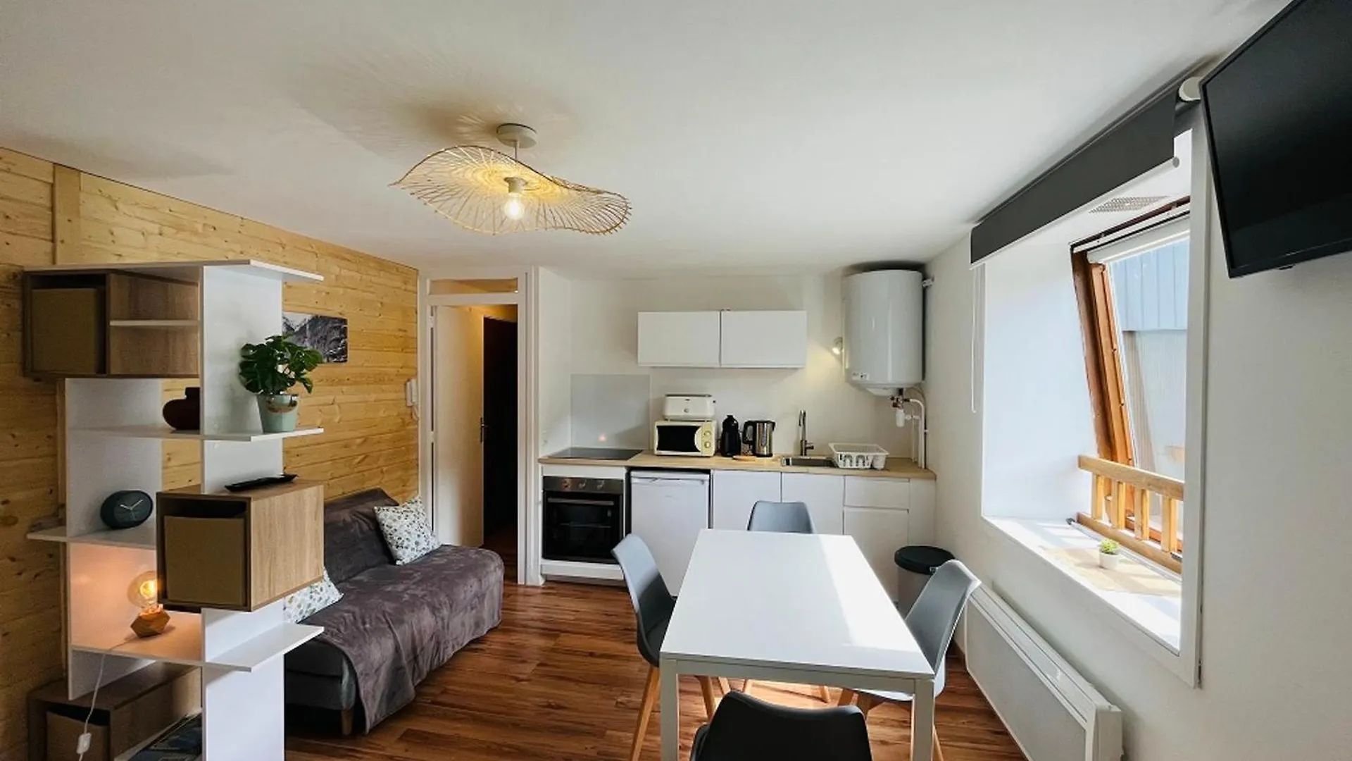 Apartment Studio Charmant Avec Parking Et Vue Montagne - Fr-1-608-251